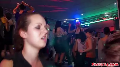 را در خود, دختر اسلاید بیش از آلت sexمعلم تناسلی